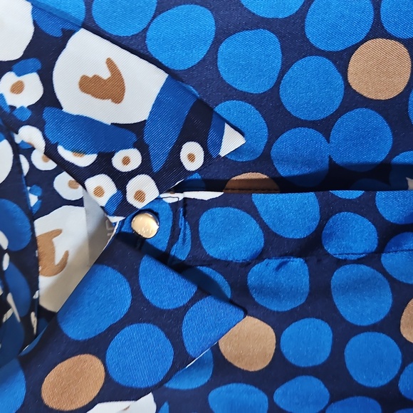 Blue and White Patterned Women's Top Chicos Size 2 EUC - Picture 2 of 3